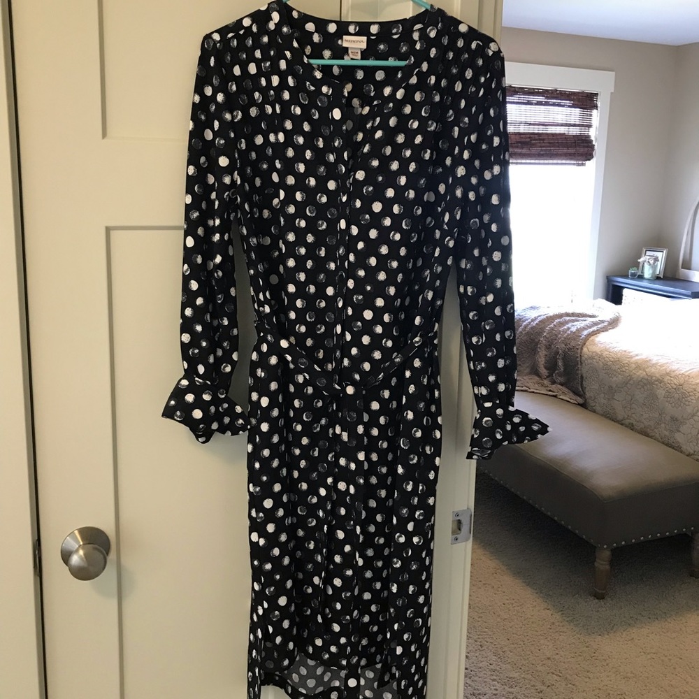 Hi-lo dress with belt and pockets.